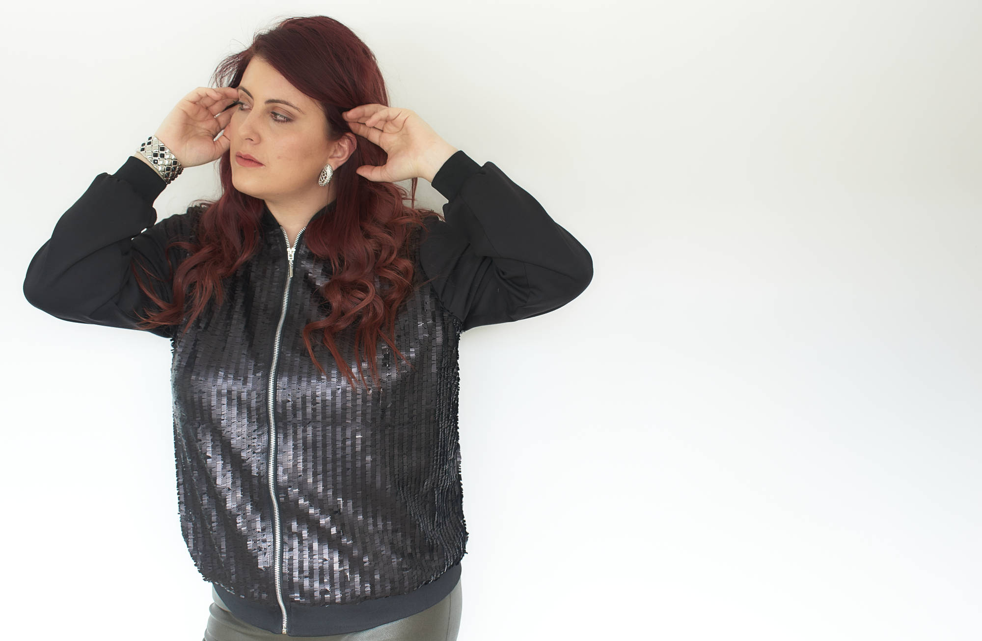 Bomber jacket en lentejuelas Chaqueta de JoPlus Tallas Grandes color negro Tallas XL a la XXL